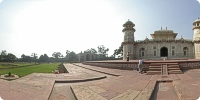A closer view of Entrance gate of Itmad-Ud-Daulah Tomb Campus and Itmad-Ud-Daulah Tomb