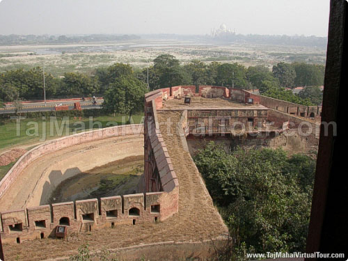 Security fencing around the Agra Fort