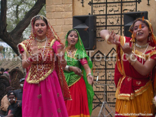 Artists from Uttar Pradesh