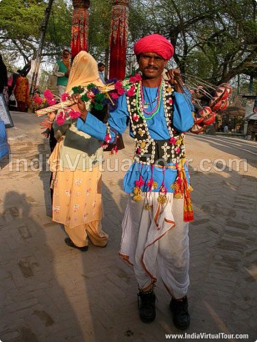 An artist from Chattisgarh posing for IndiaVirtualTour.com exclusively