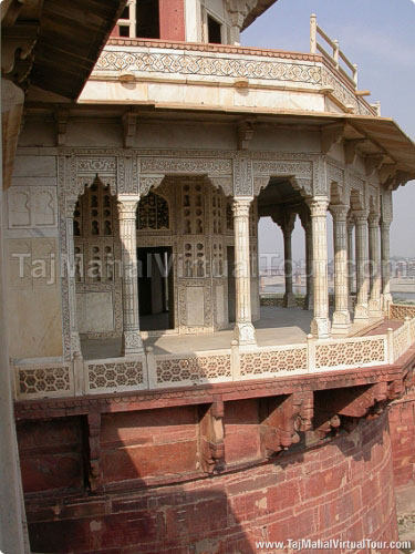 A closer view of Octagonal Tower from outside, from where Shah Jahan user to see Taj Mahal through Koh-I-Noor Diamond
