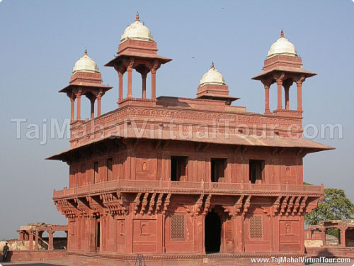 A closer view of Diwan-E-Khaas