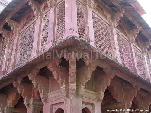 Stone carving in one palace in Fatehpur Sikri