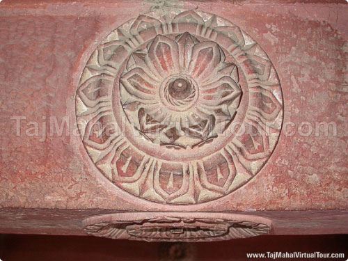 Finely carved pillar, on which Panch Mahal is based