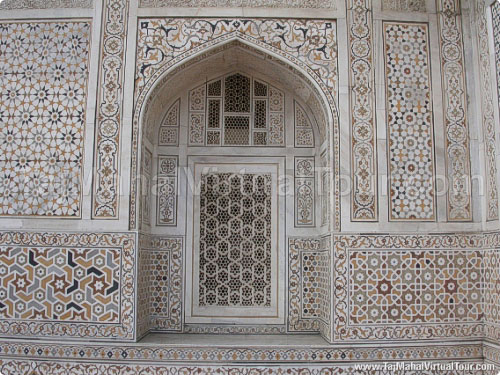 A window in Itmad-Ud-Daulah Tomb
