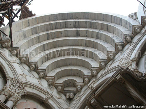 Unexplainable stone carving in Radha Swami Samathi