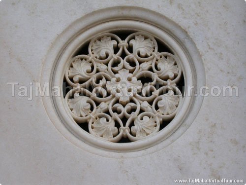 Unexplainable stone carving in Radha Swami Samathi