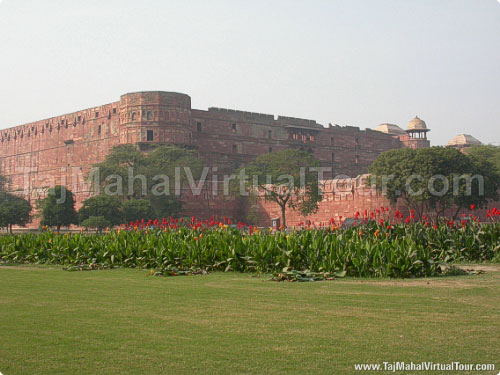 View of Agra Fort for garden around it