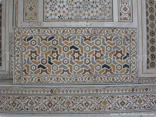 Beautiful stone inlay in Itmad-Ud-Daulah Tomb